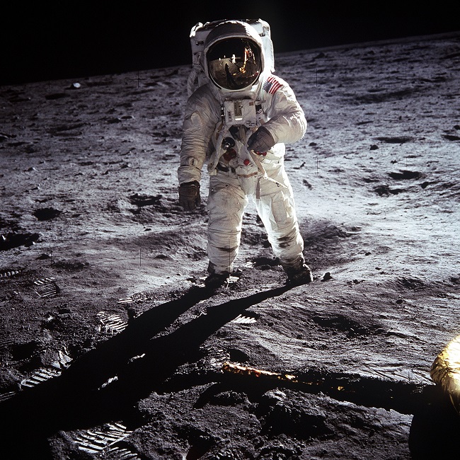 google_apollo_11_ar_02