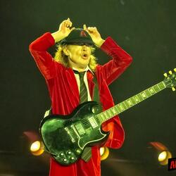 12-letni Lennon Jon zaśpiewał AC/DC w talent show i zachwycił jurorów swoim występem [WIDEO]